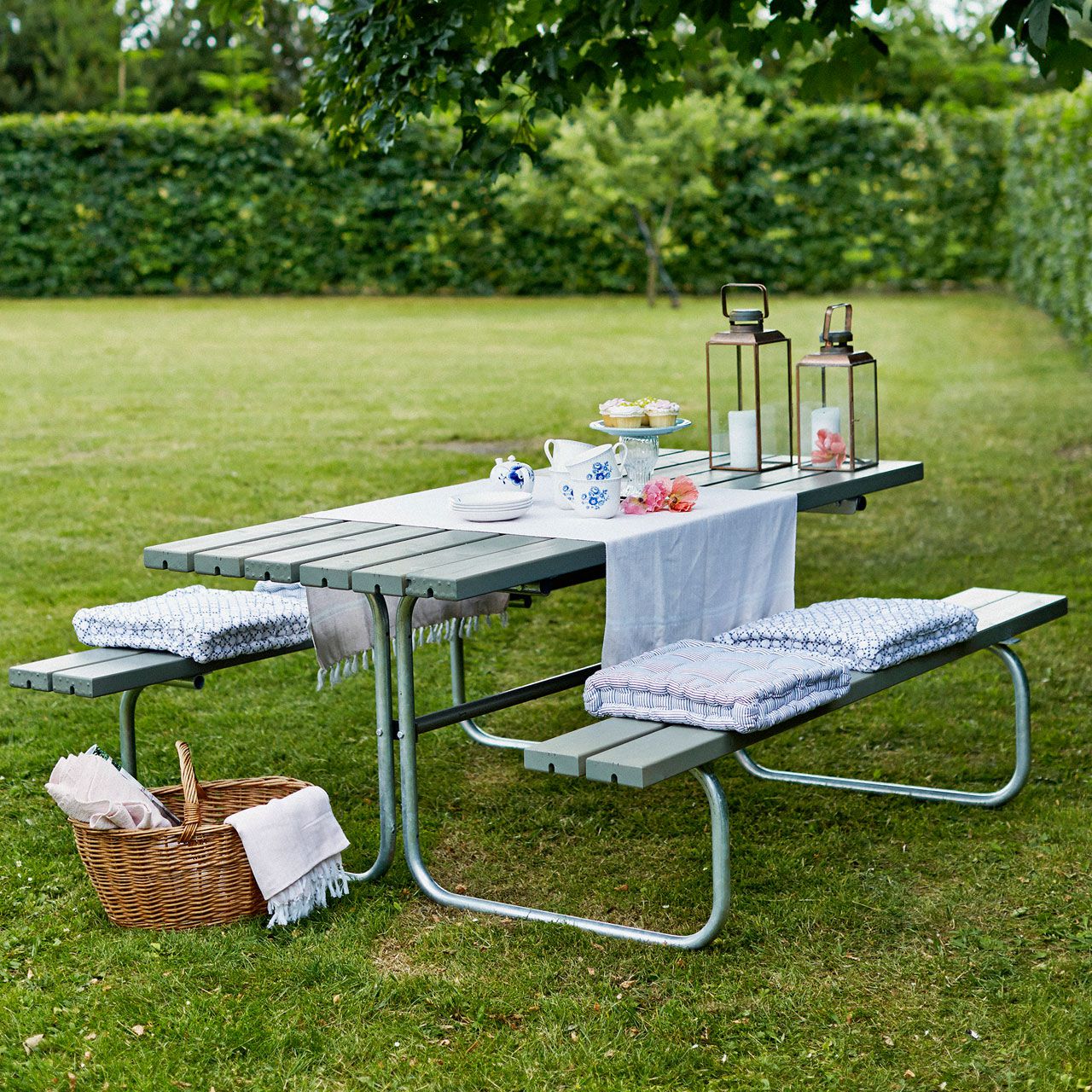A2094_Picknicktisch_mit_Baenken_CLASSIC_Holz_Metall_taupe_1_1280x1280.jpg