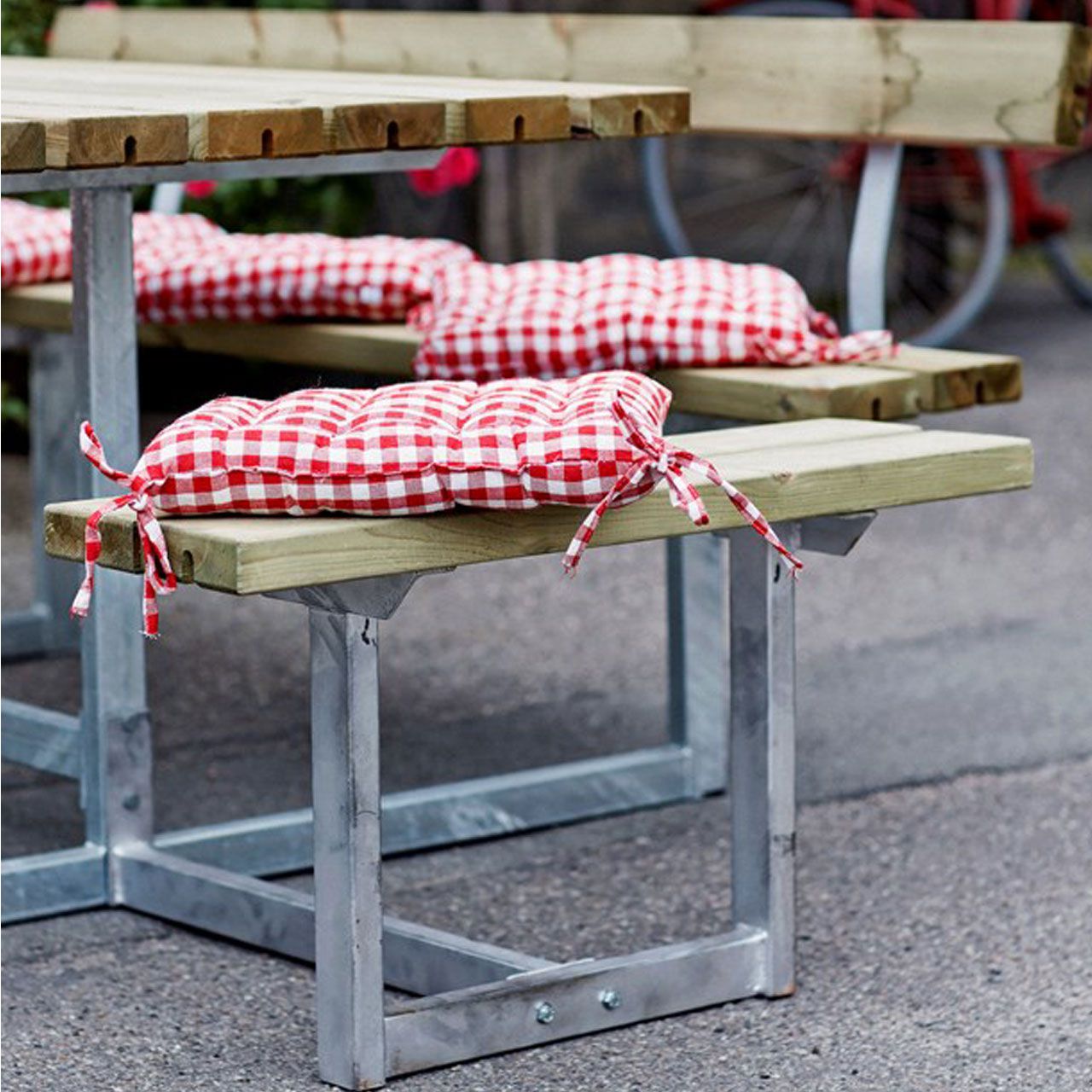 A2086_Picknicktisch_mit_Baenken_BASIC_Holz_Metall_natur_1_1280x1280.jpg