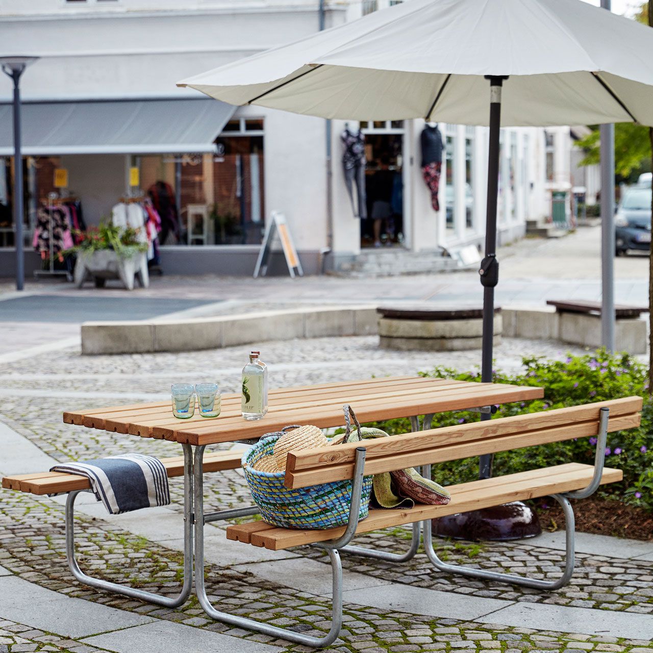 A2092_Picknicktisch_mit_Baenken_CLASSIC_Holz_Metall_Laerche_1_1280x1280.jpg